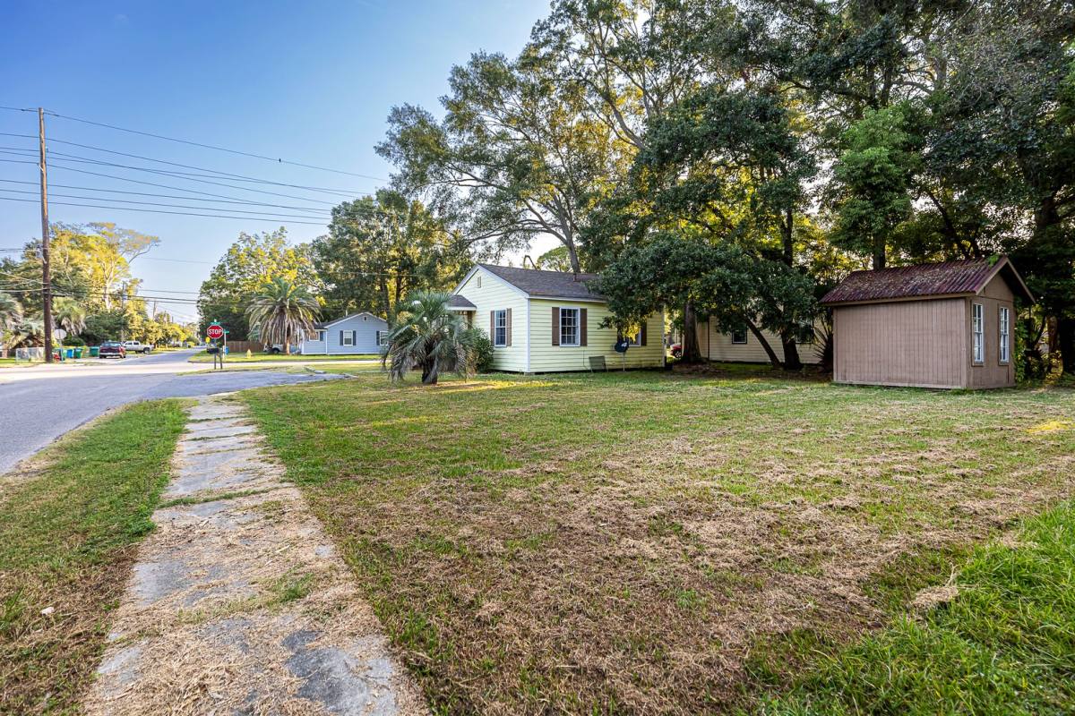 House for rent at 1810 12th St, Pascagoula, MS 39567