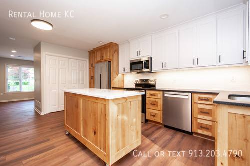 House for rent at 7620 Robinson St, Overland Park, KS 66204