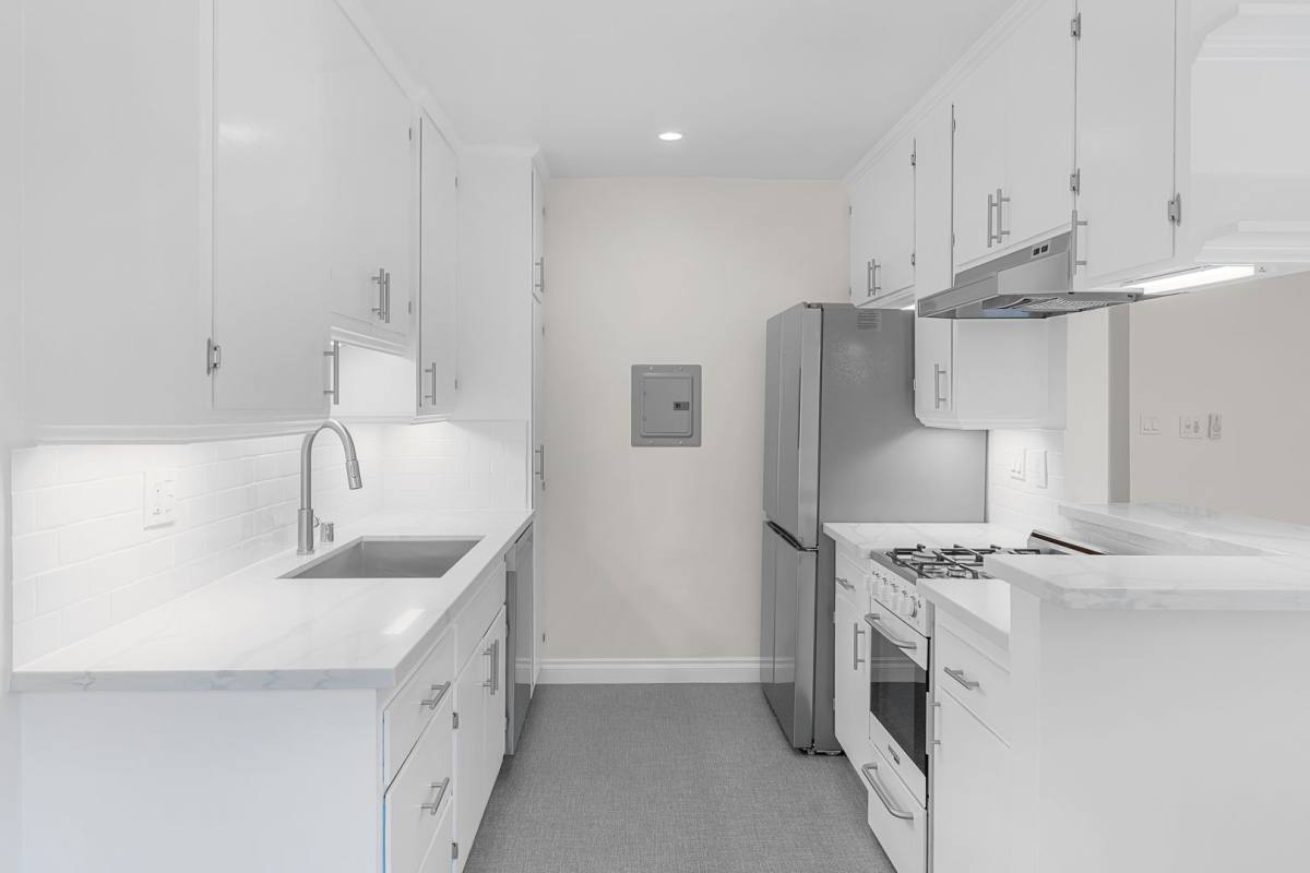 Apartment for rent at 1701 Washington Way #2, Venice, CA 90291
