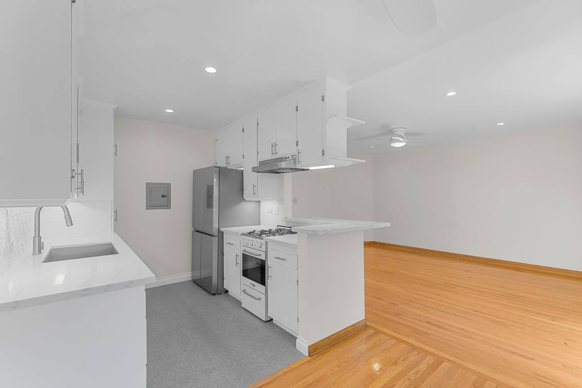Apartment for rent at 1701 Washington Way #2, Venice, CA 90291
