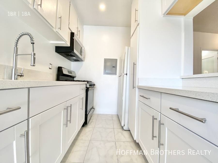 Apartment for rent at 1315 N June St #117, Los Angeles, CA 90028