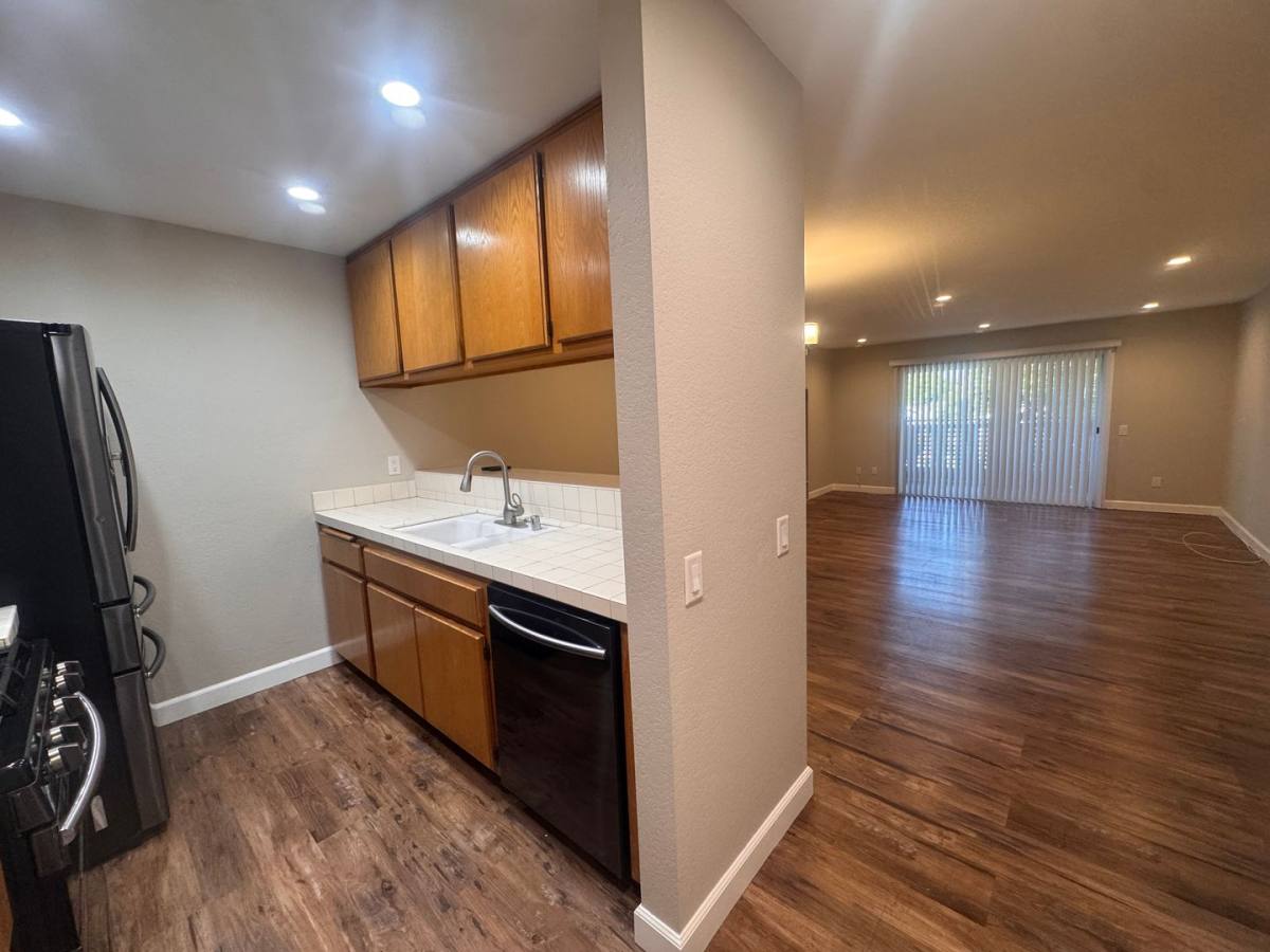Apartment for rent at 1355 Loma Ave, Long Beach, CA 90804