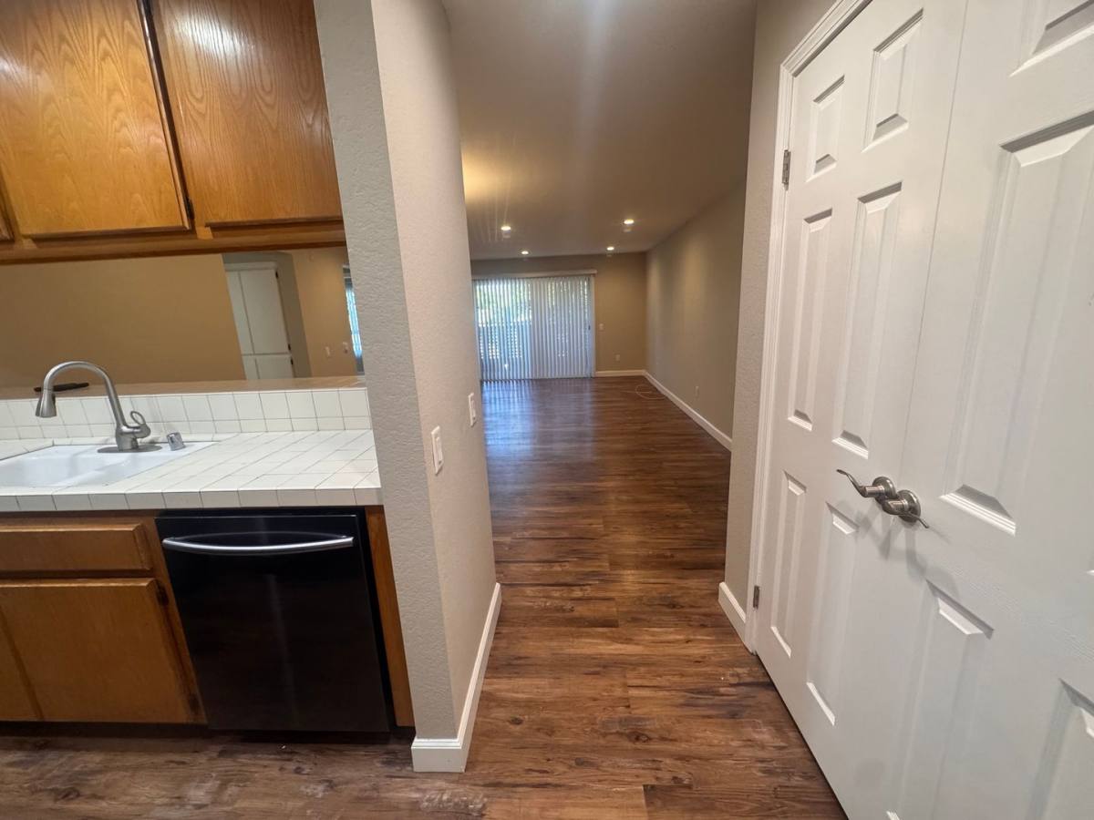 Apartment for rent at 1355 Loma Ave, Long Beach, CA 90804