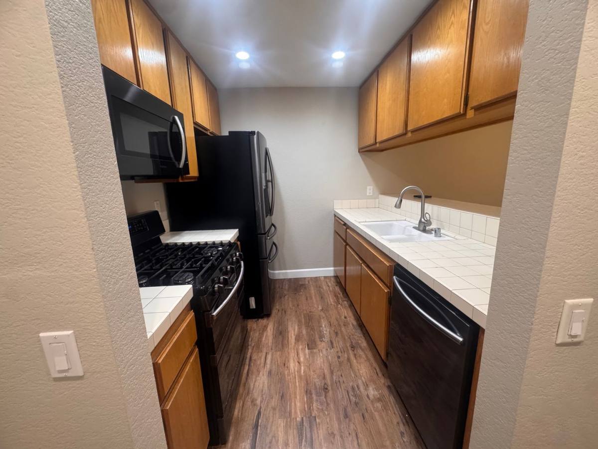 Apartment for rent at 1355 Loma Ave, Long Beach, CA 90804