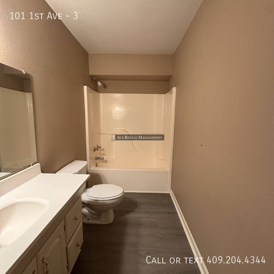 Apartment for rent at 101 1st Ave #3, Nederland, TX 77627