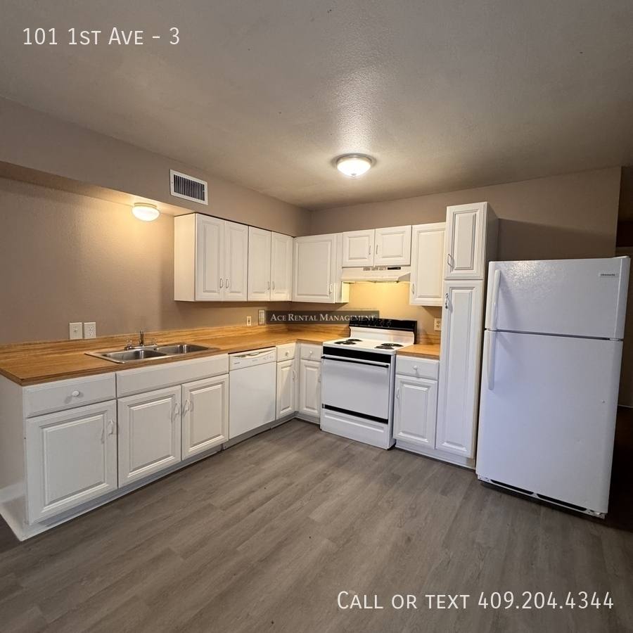 Apartment for rent at 101 1st Ave #3, Nederland, TX 77627