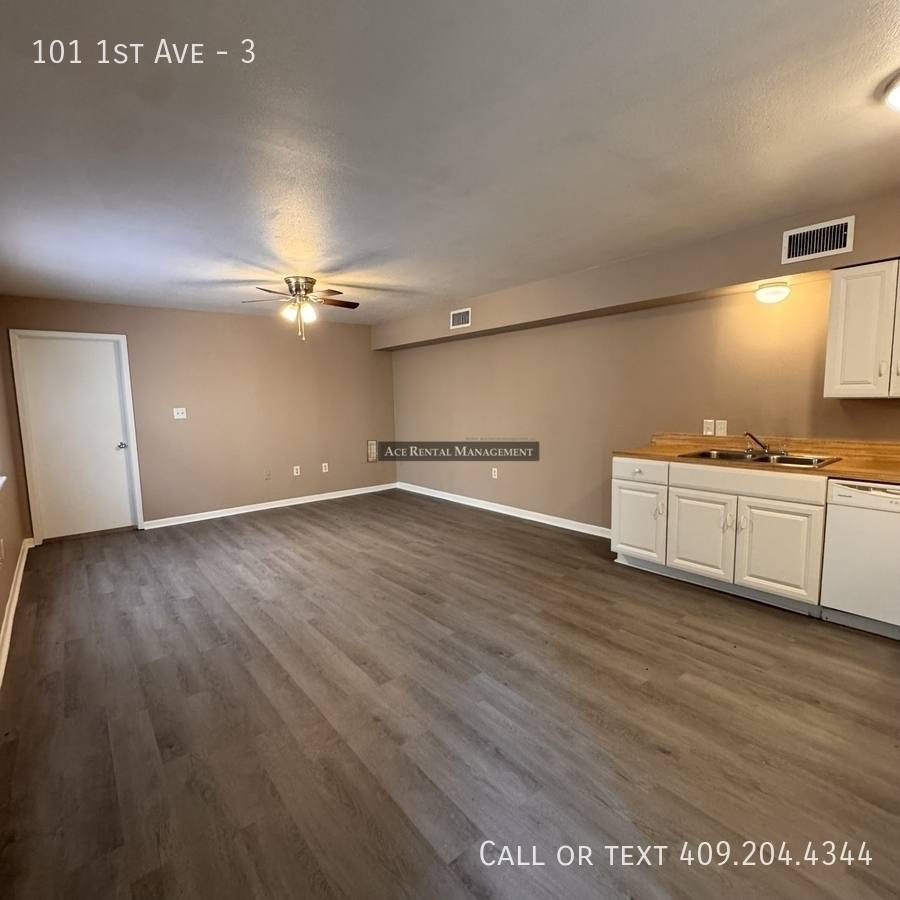 Apartment for rent at 101 1st Ave #3, Nederland, TX 77627