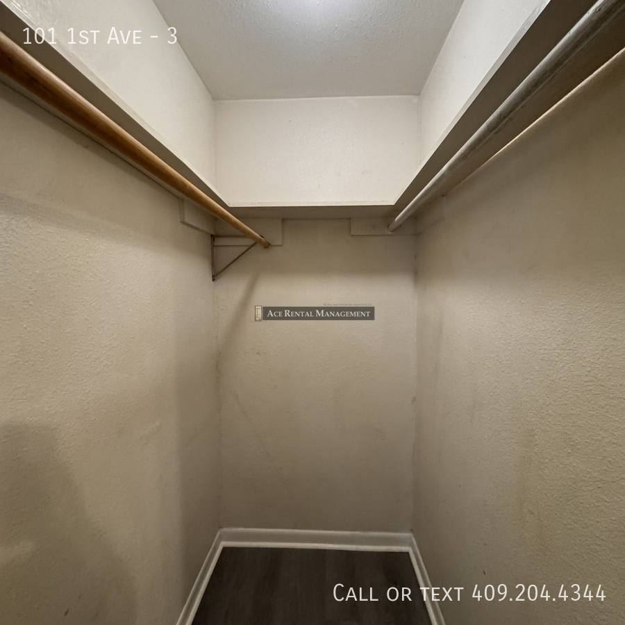Apartment for rent at 101 1st Ave #3, Nederland, TX 77627