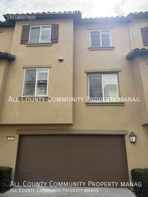 Townhouse for rent at 315 Linden Dr, Orange, CA 92865