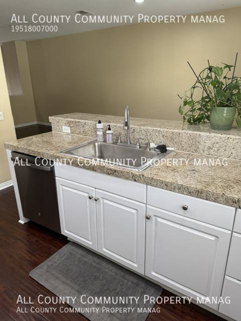 Townhouse for rent at 315 Linden Dr, Orange, CA 92865