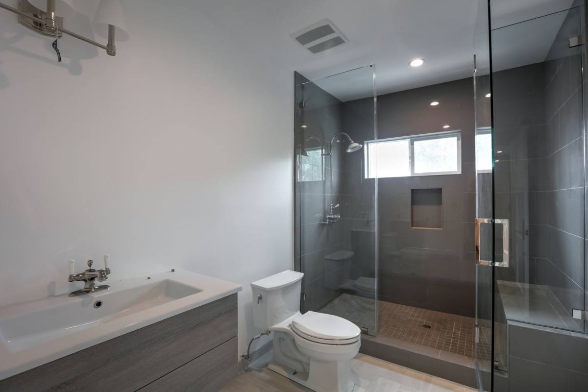 Apartment for rent at 1105 Alta Loma Rd, West Hollywood, CA 90069