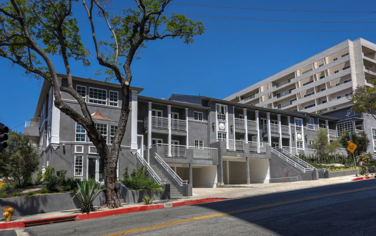 Apartment for rent at 1105 Alta Loma Rd, West Hollywood, CA 90069