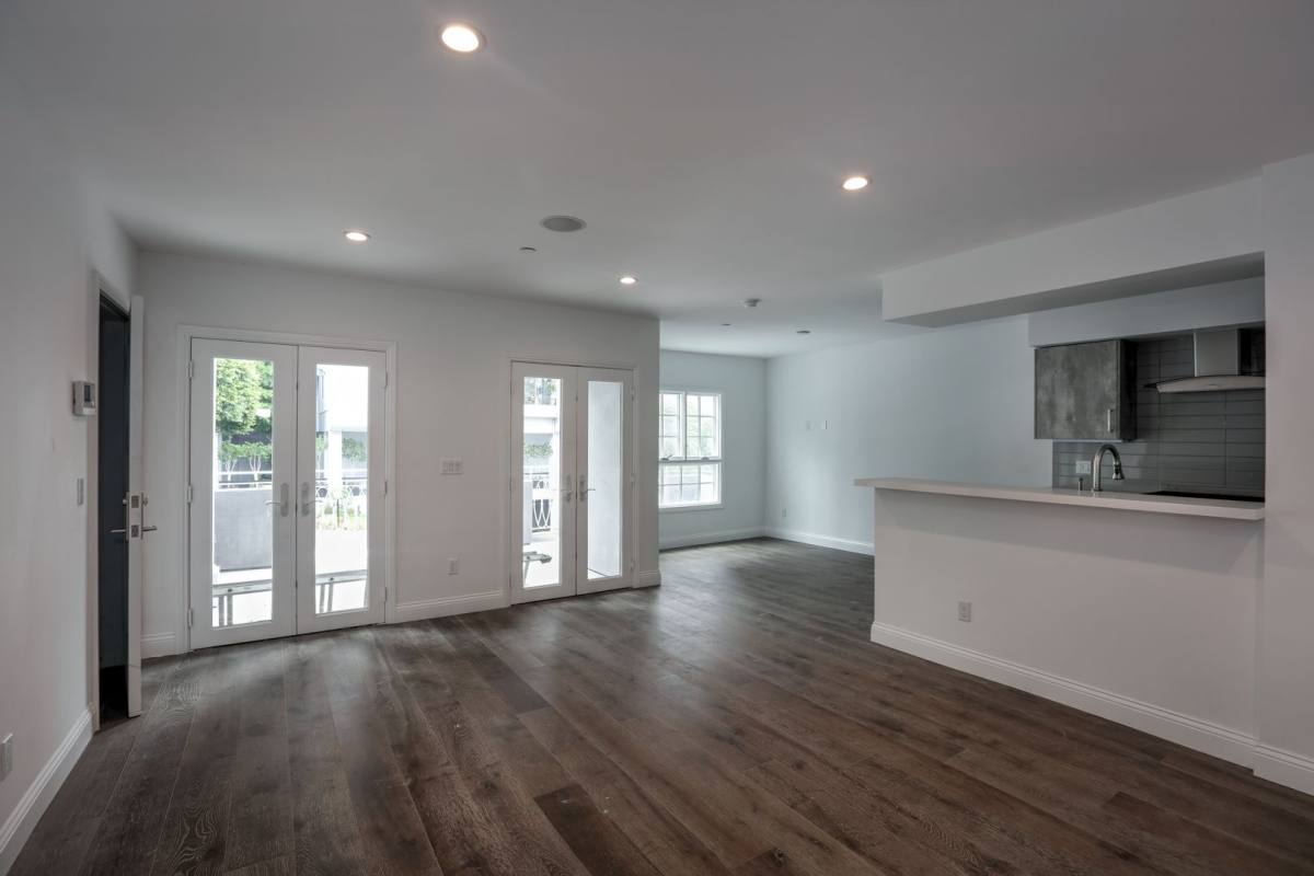Apartment for rent at 1105 Alta Loma Rd, West Hollywood, CA 90069