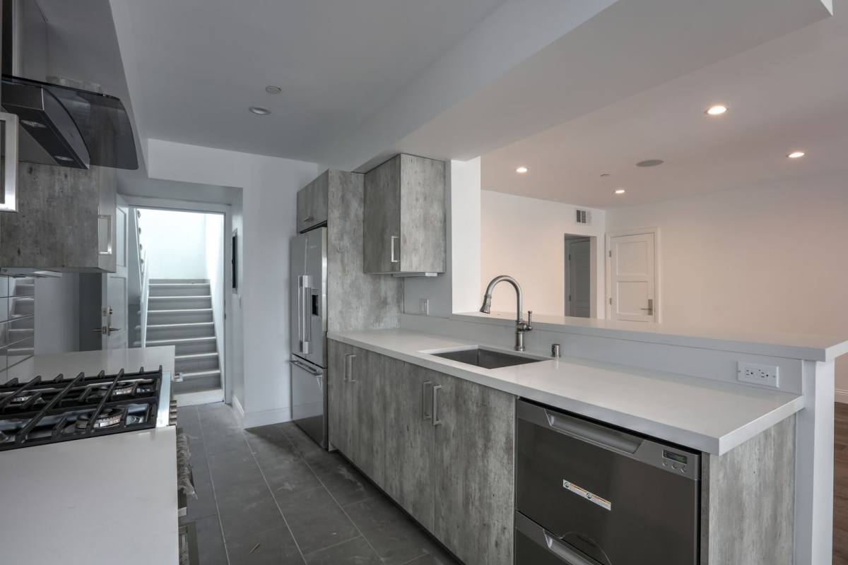 Apartment for rent at 1105 Alta Loma Rd, West Hollywood, CA 90069