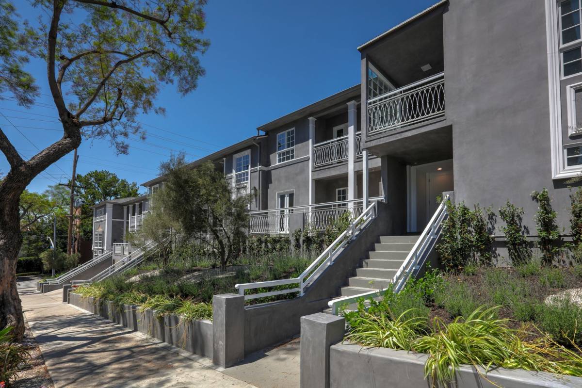 Apartment for rent at 1105 Alta Loma Rd, West Hollywood, CA 90069