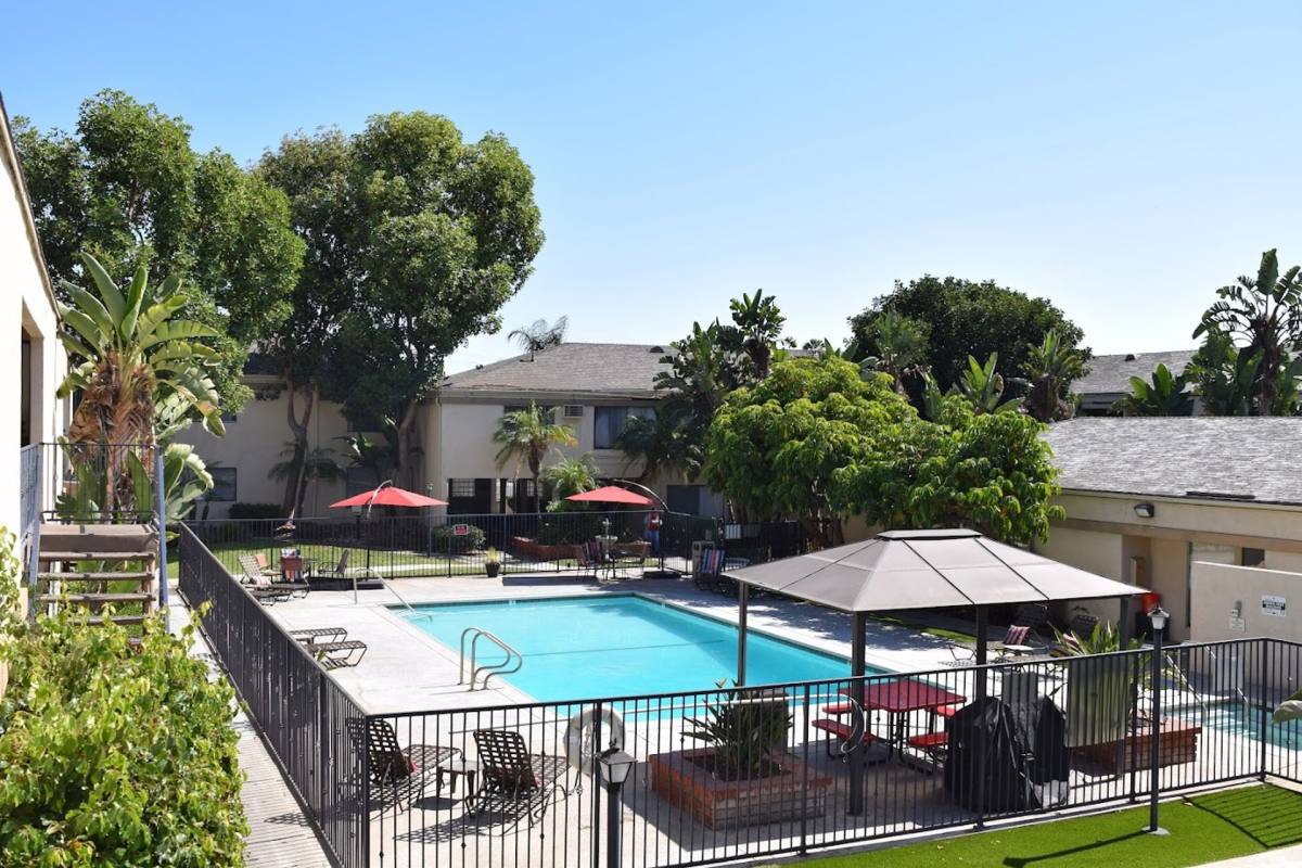 Apartment for rent at 2841 E Lincoln Ave, Anaheim, CA 92806
