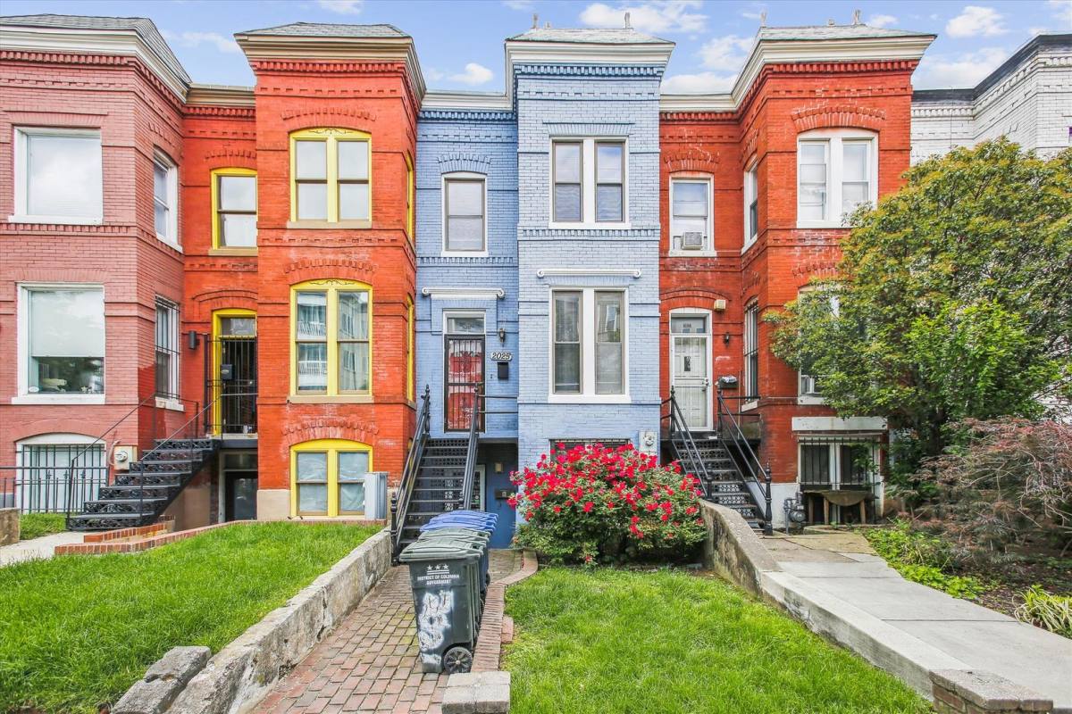 Apartment for rent at 2025 11th St NW, Washington, DC 20001