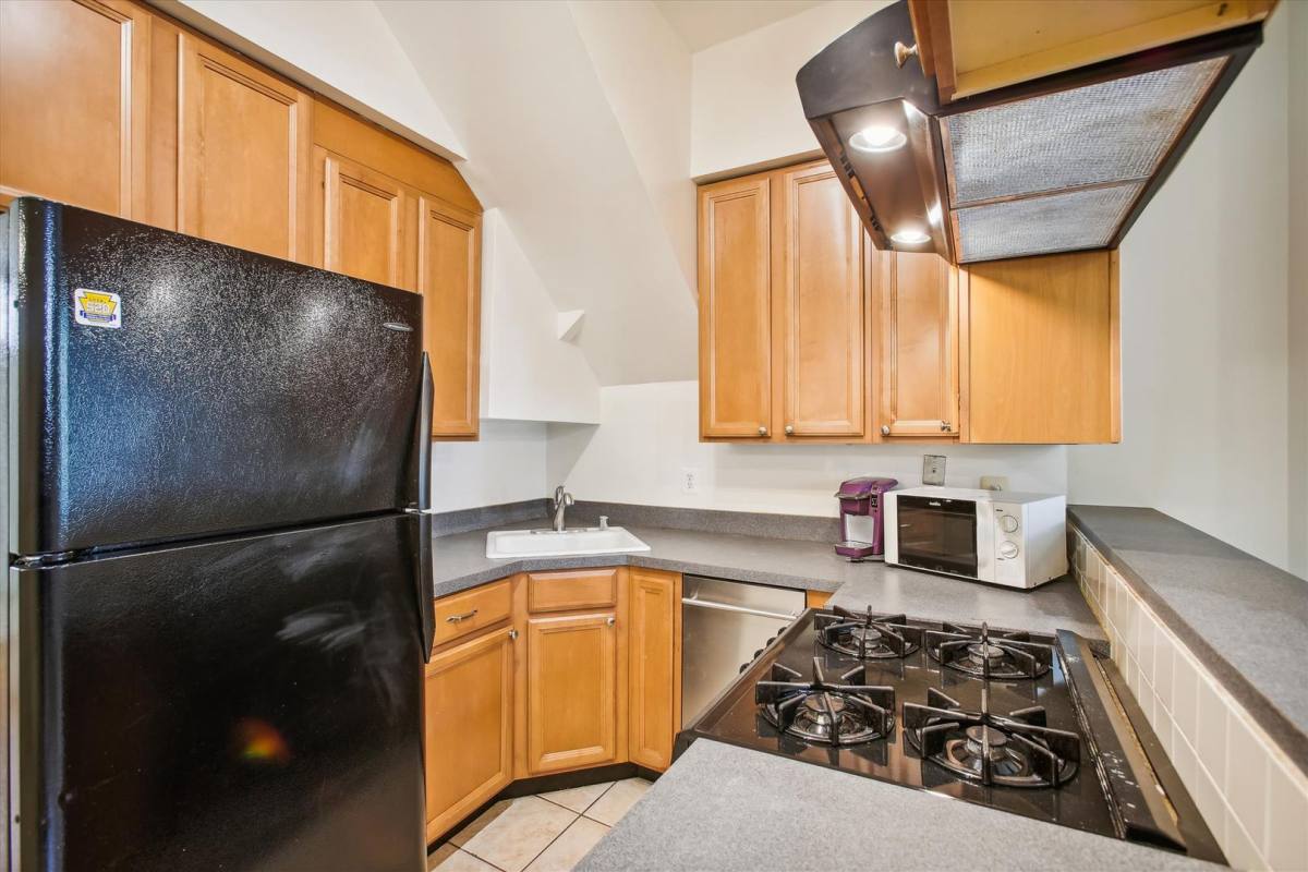 Apartment for rent at 2025 11th St NW, Washington, DC 20001