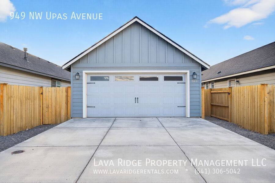House for rent at 949 NW Underpass Ave, Redmond, OR 97756