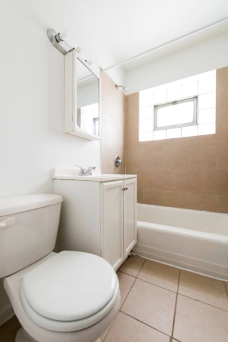 Apartment for rent at 8312 S Ingleside Ave, Chicago, IL 60619