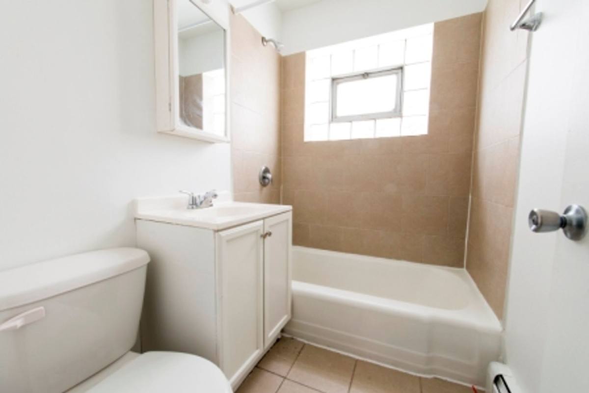 Apartment for rent at 8312 S Ingleside Ave, Chicago, IL 60619