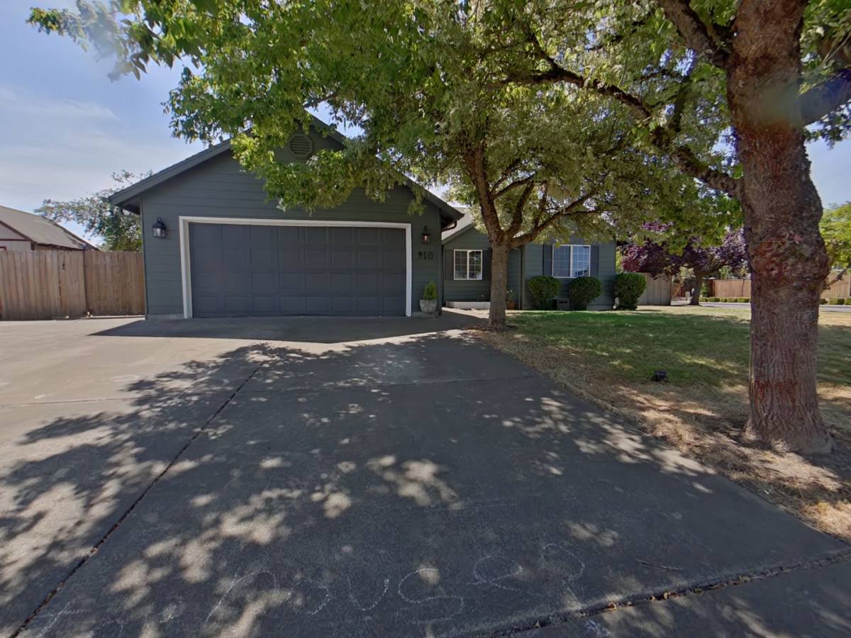 House for rent at 910 Arrow Leaf Ave, Harrisburg, OR 97446