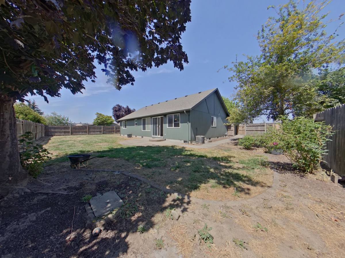 House for rent at 910 Arrow Leaf Ave, Harrisburg, OR 97446