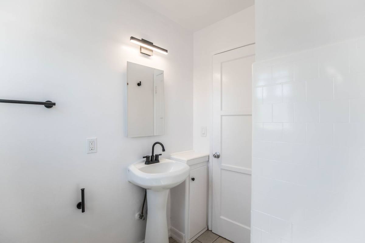 Apartment for rent at 11928 Venice Blvd #11932, Los Angeles, CA 90066
