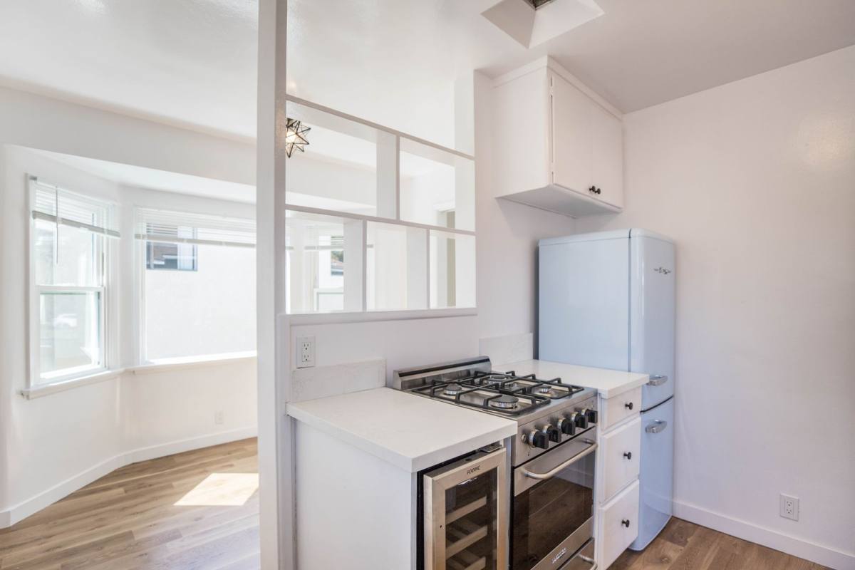 Apartment for rent at 11928 Venice Blvd #11932, Los Angeles, CA 90066