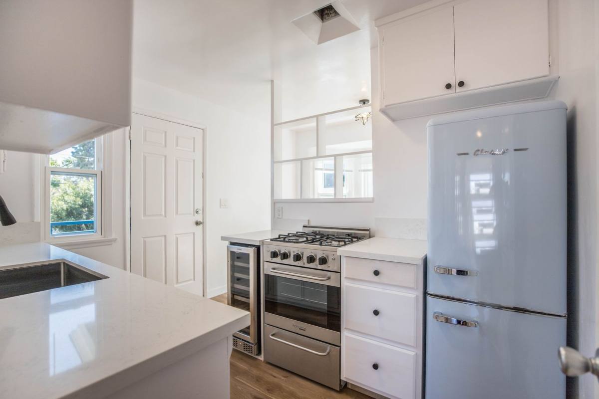 Apartment for rent at 11928 Venice Blvd #11932, Los Angeles, CA 90066
