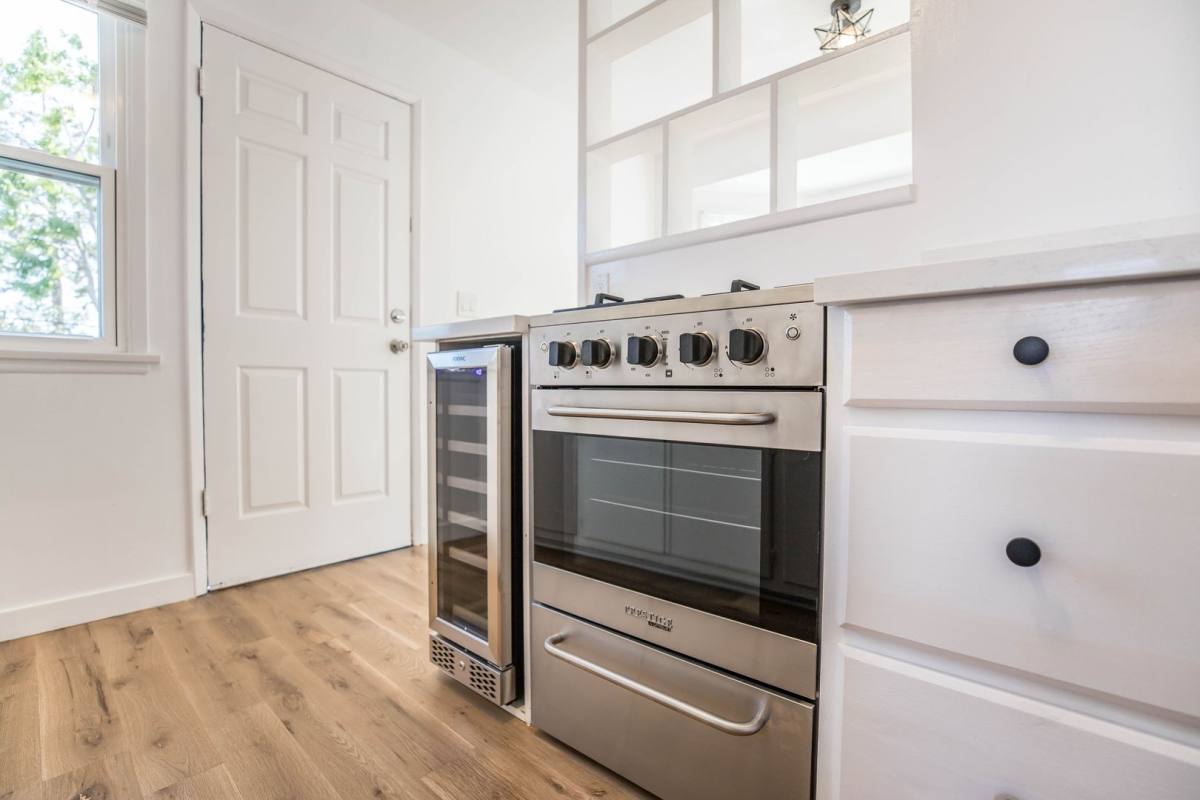 Apartment for rent at 11928 Venice Blvd #11932, Los Angeles, CA 90066