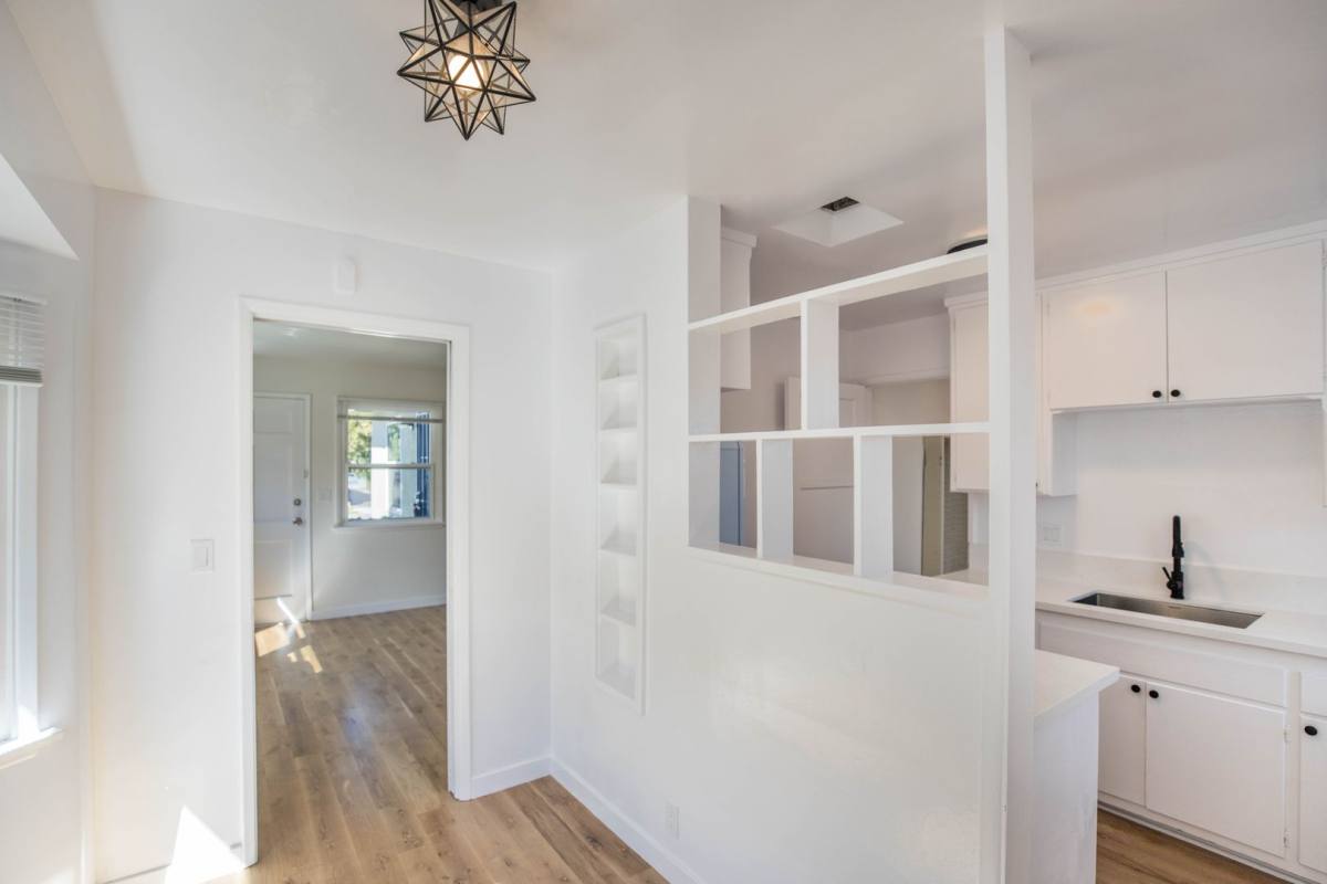 Apartment for rent at 11928 Venice Blvd #11932, Los Angeles, CA 90066