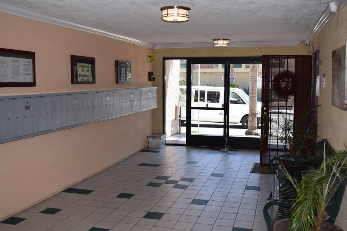 Apartment for rent at 13519 Yukon Ave, Hawthorne, CA 90250