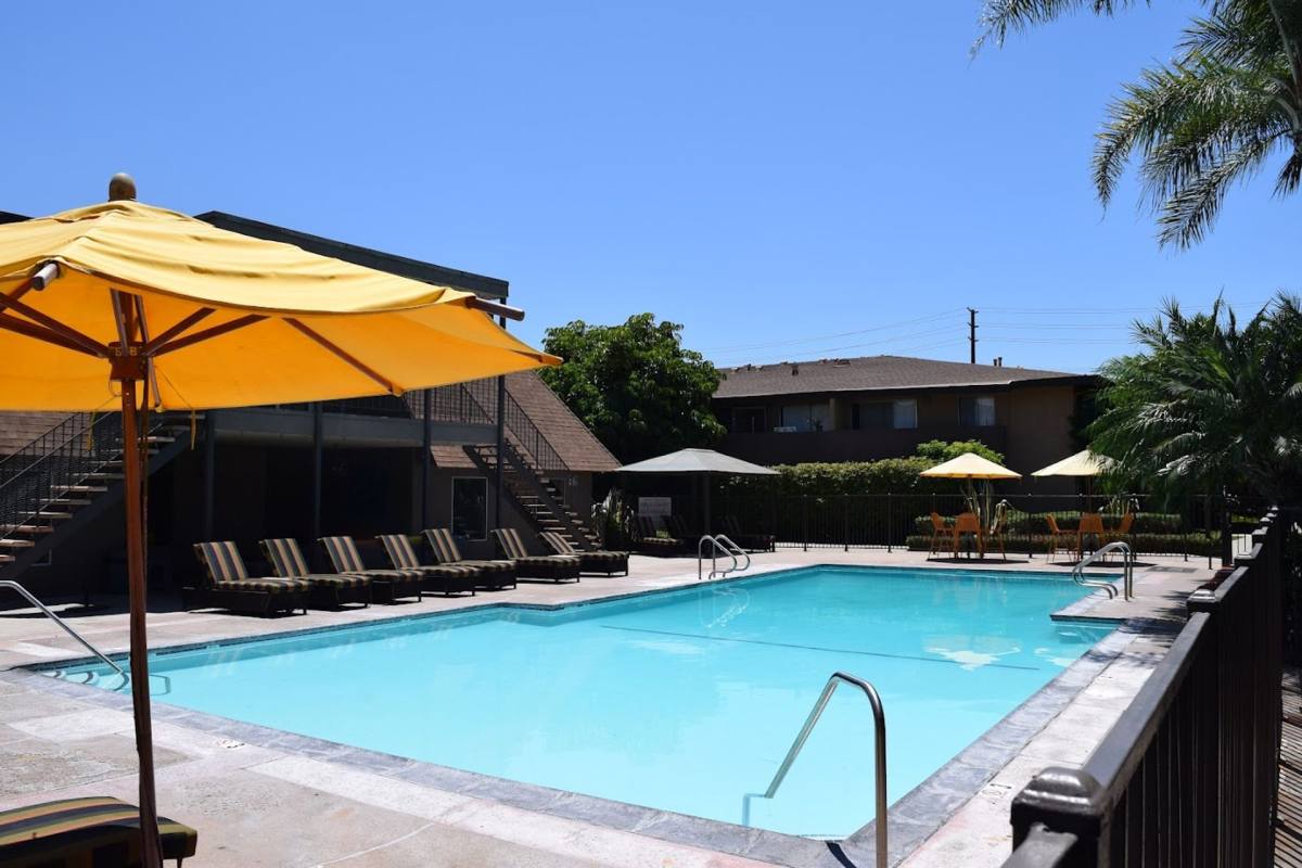 Apartment for rent at 15742 Williams St, Tustin, CA 92780