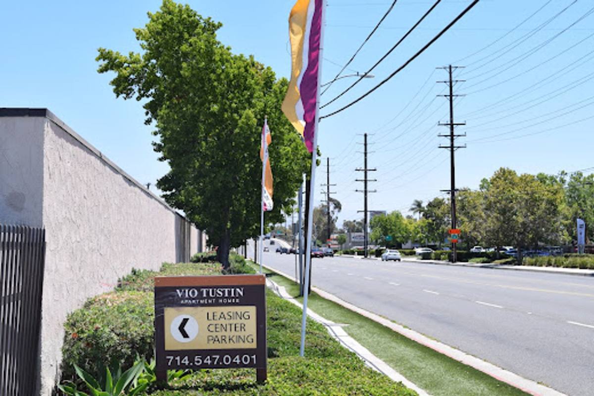 Apartment for rent at 15742 Williams St, Tustin, CA 92780