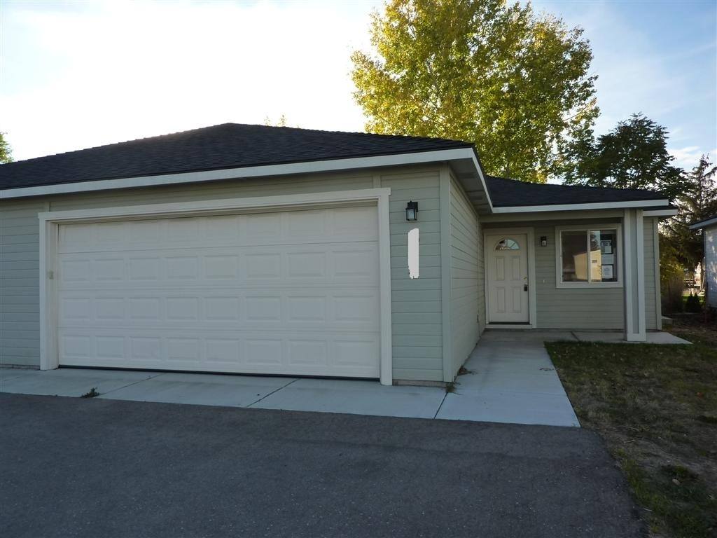 Townhouse for rent at 833 S Chicago St, Nampa, ID 83686