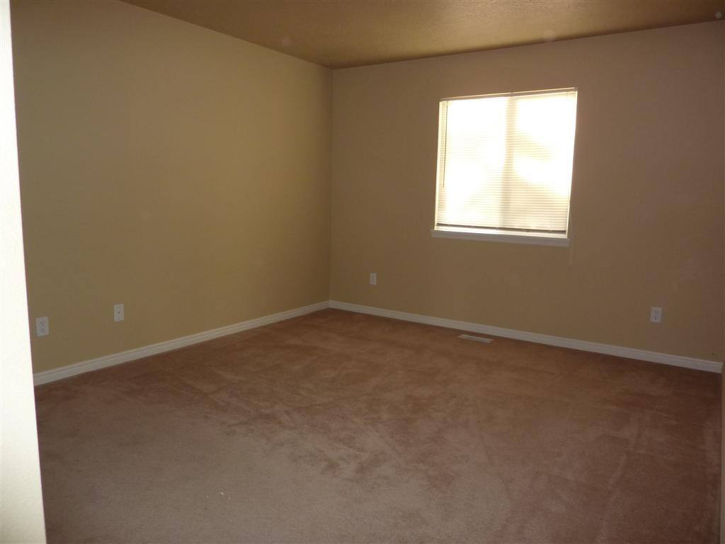 Townhouse for rent at 833 S Chicago St, Nampa, ID 83686