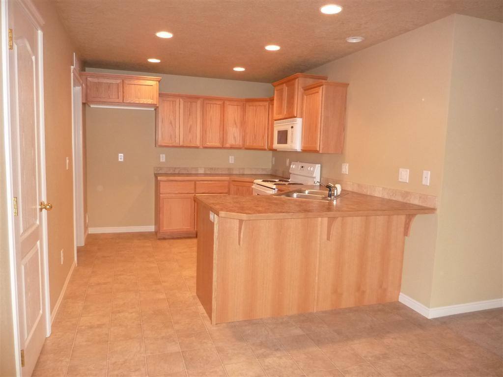 Townhouse for rent at 833 S Chicago St, Nampa, ID 83686