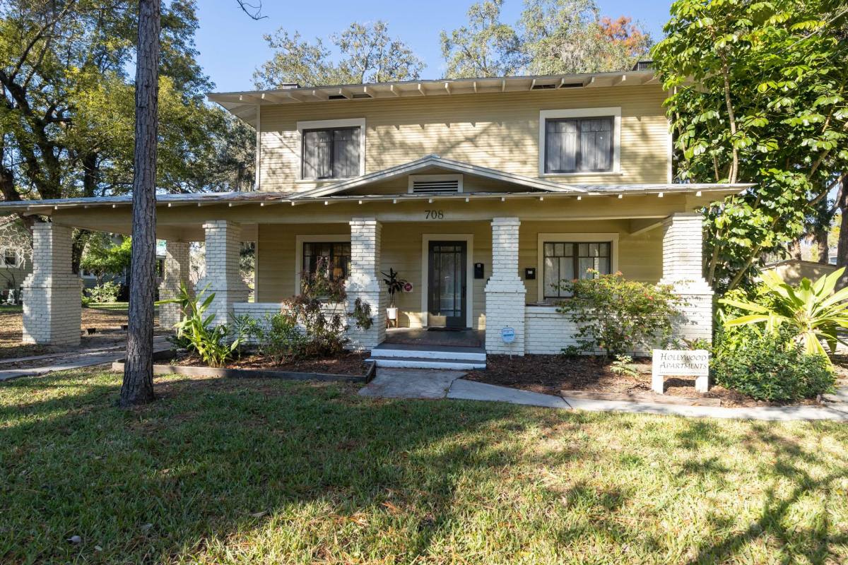 Apartment for rent at 708 E Hollywood St, Tampa, FL 33604