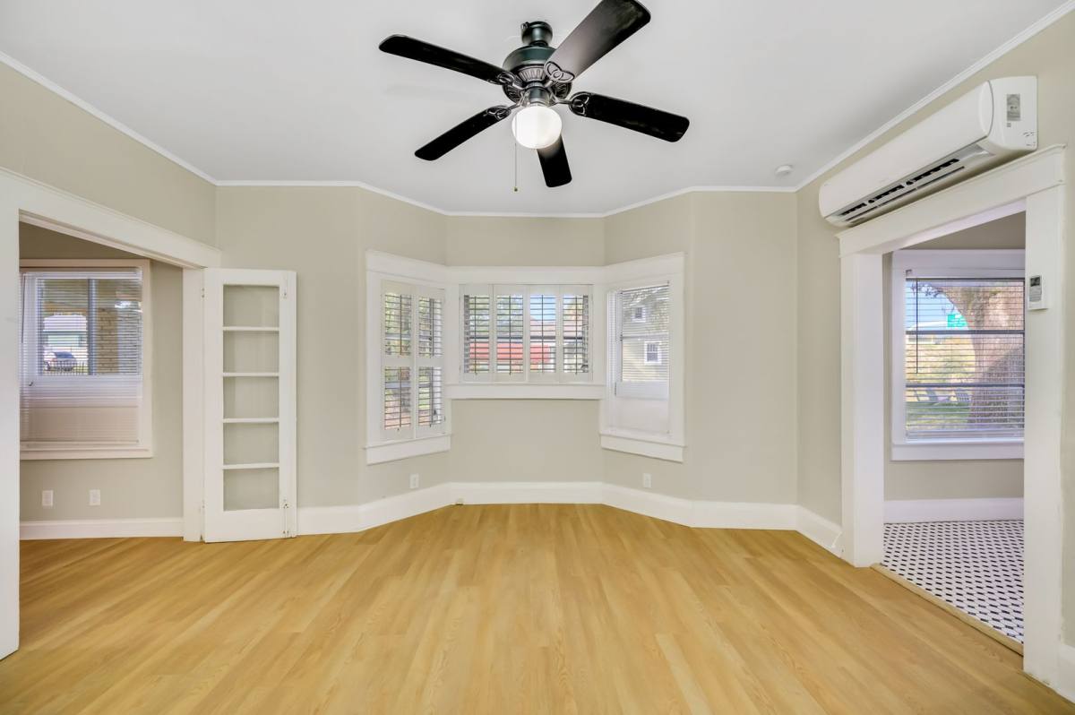 Apartment for rent at 708 E Hollywood St, Tampa, FL 33604