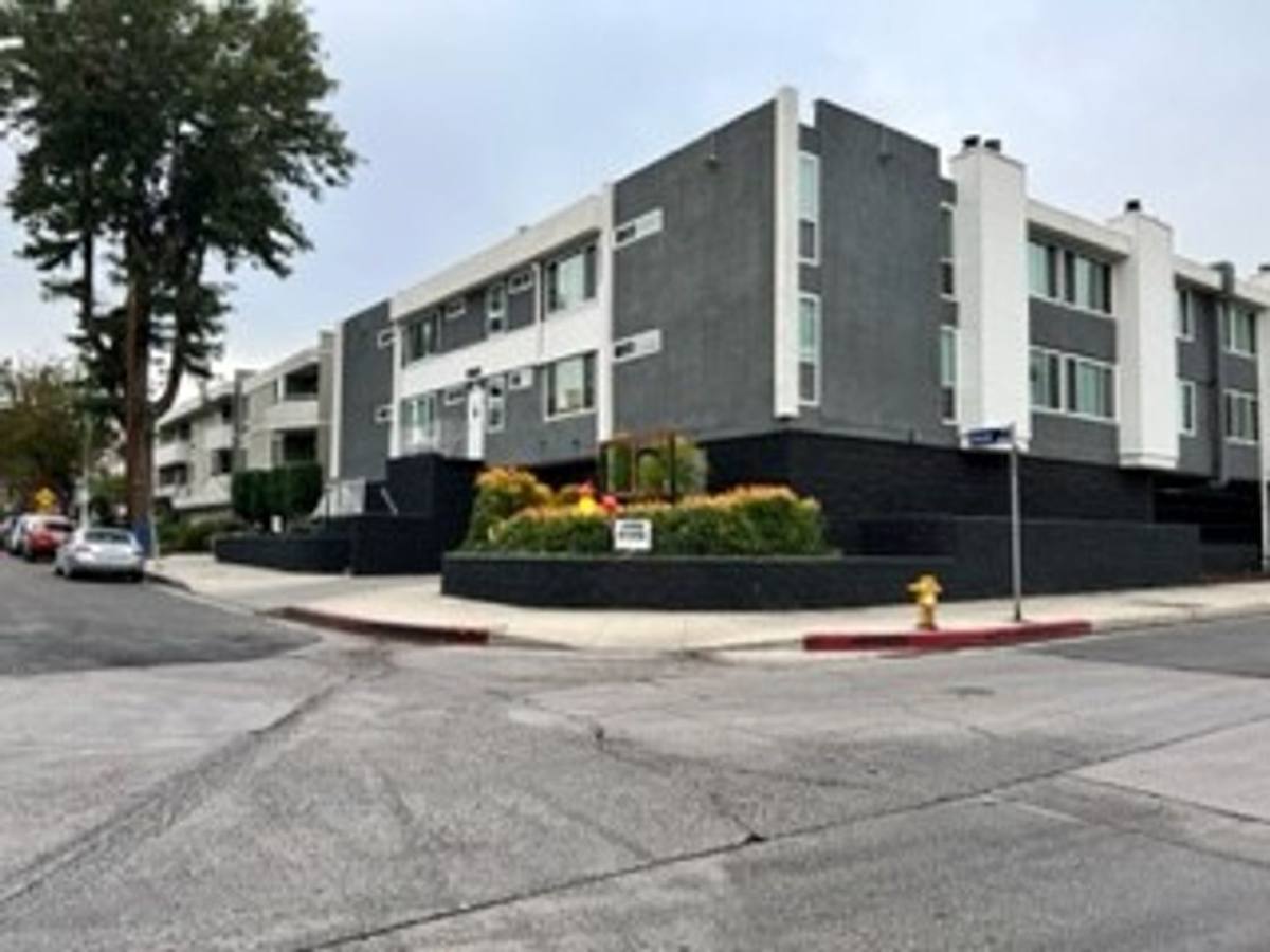 Apartment for rent at 5505 Zelzah Ave, Encino, CA 91316