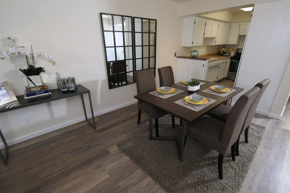 Apartment for rent at 5505 Zelzah Ave, Encino, CA 91316