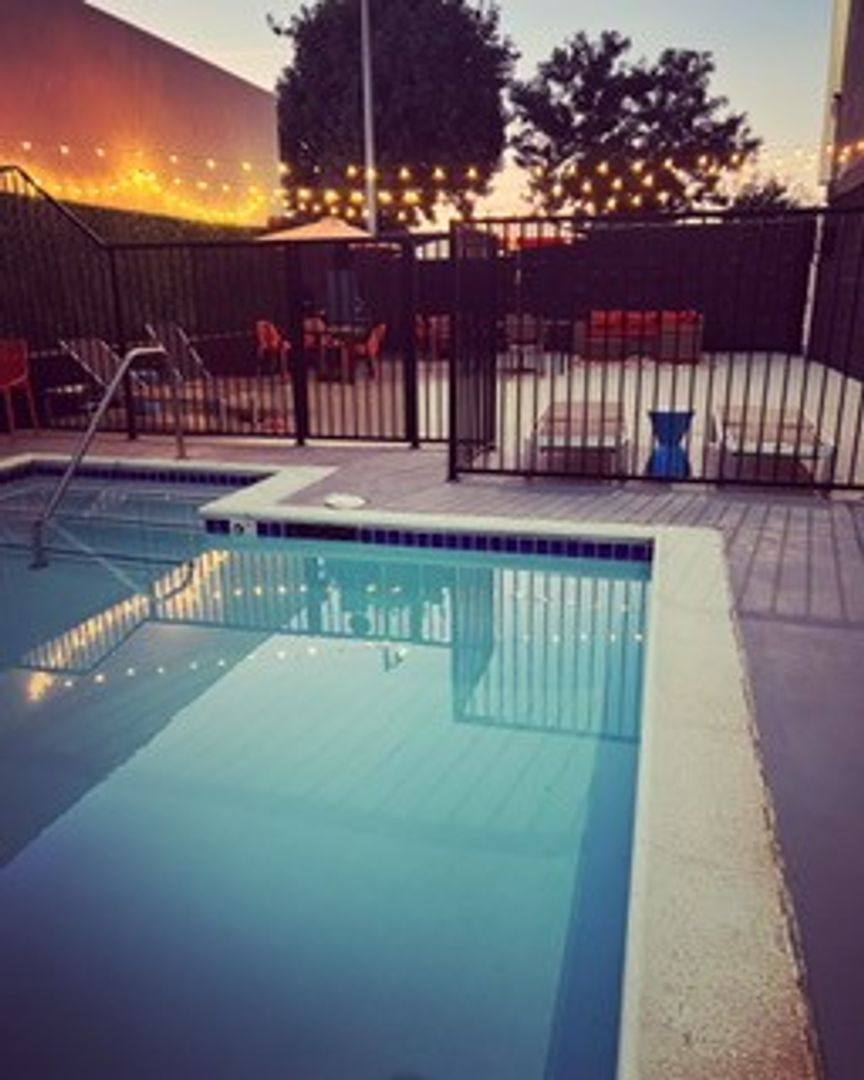 Apartment for rent at 5505 Zelzah Ave, Encino, CA 91316