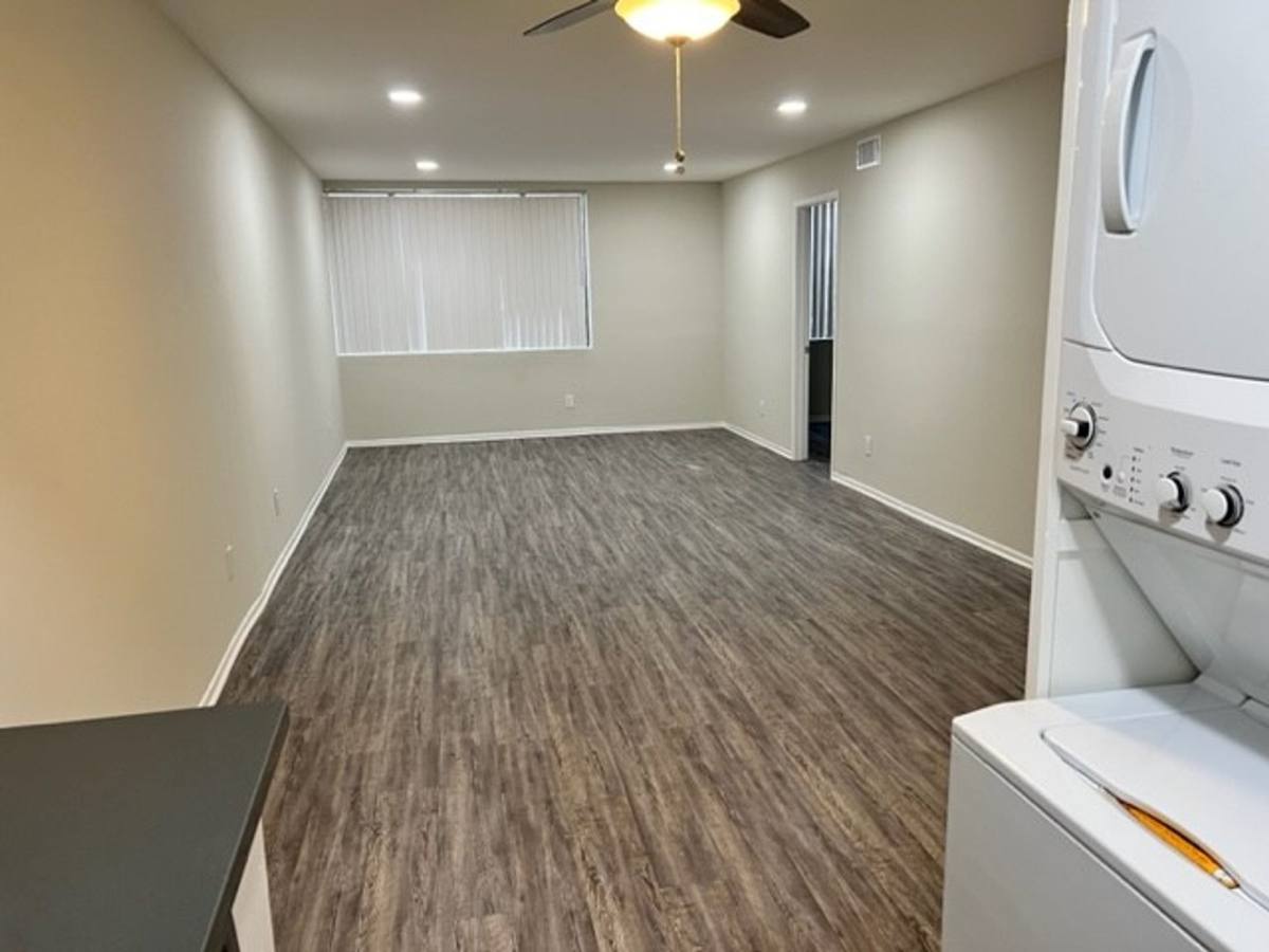 Apartment for rent at 5505 Zelzah Ave, Encino, CA 91316