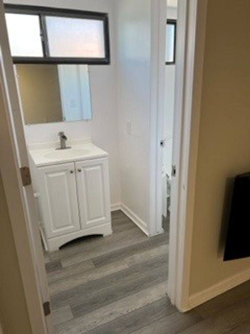 Apartment for rent at 5505 Zelzah Ave, Encino, CA 91316