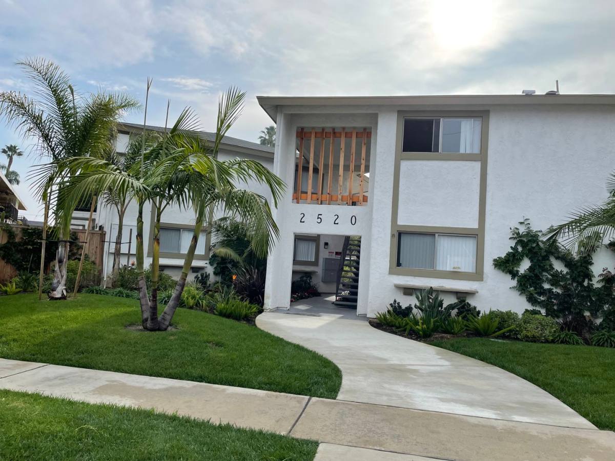 Apartment for rent at 2520 17th St, Huntington Beach, CA 92648
