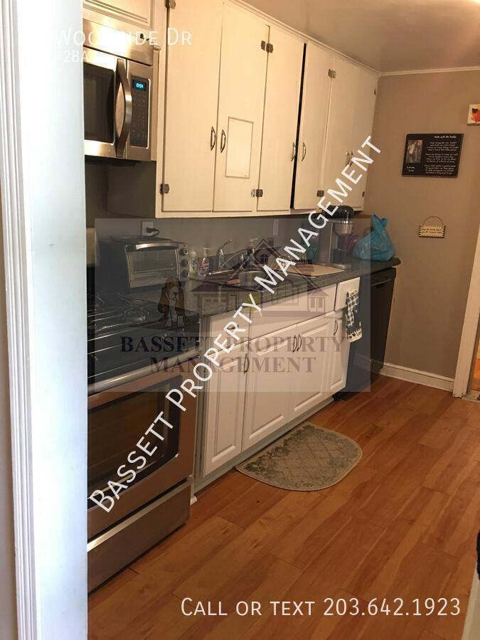 House for rent at 13 Woodside Dr, North Haven, CT 06473