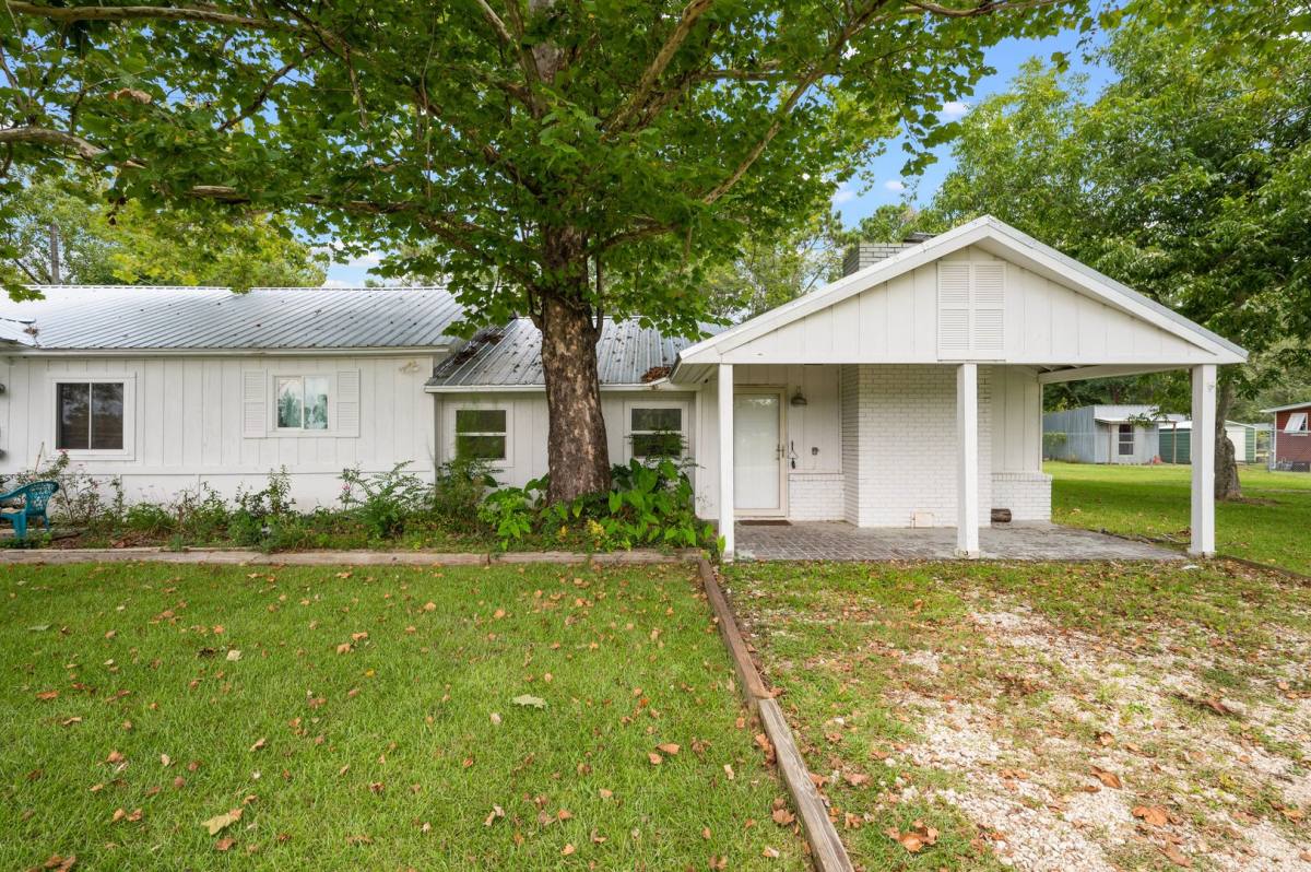 House for rent at 24663 Chestnut St, Elberta, AL 36530