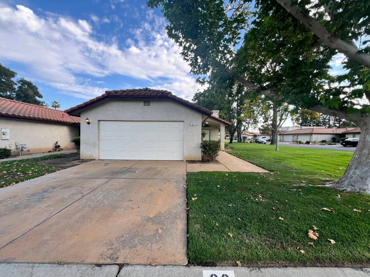 Townhouse for rent at 92 Rosewood Circle, Madera, CA 93637