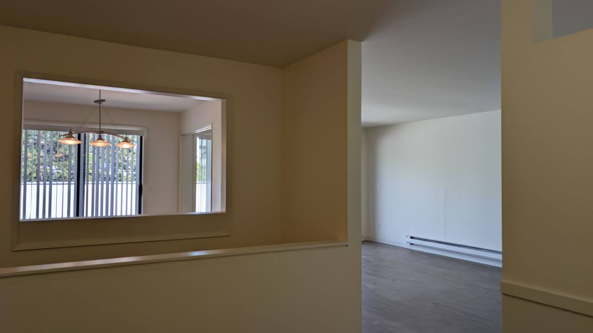 Condo for rent at 7930 SE 34th St, Mercer Island, WA 98040